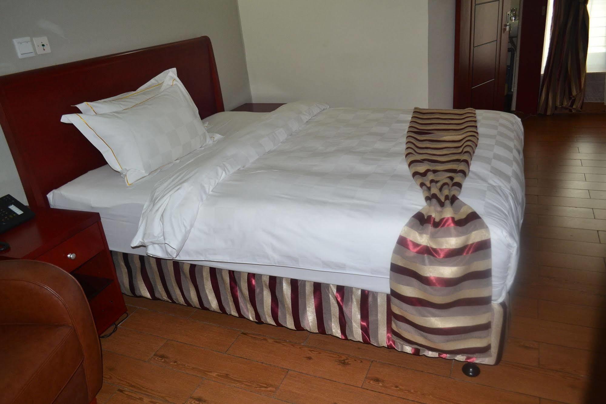 Hotel La Falaise Yaoundé Εξωτερικό φωτογραφία